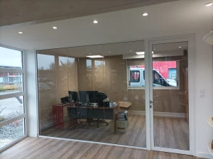 cloison modulaire bord à bord vitrée toute hauteur